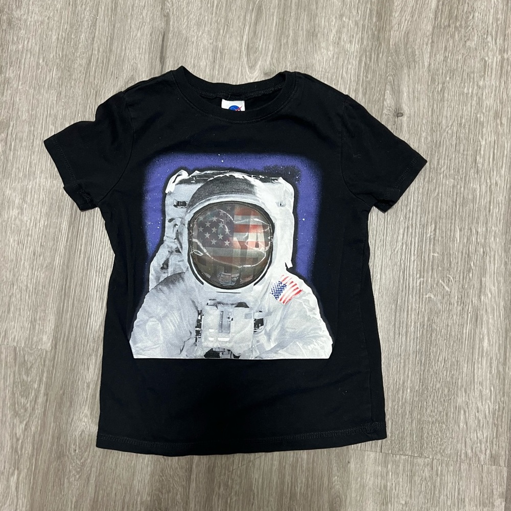 Boy’s NASA hologram t-shirt, w/ USA detail, size S‎